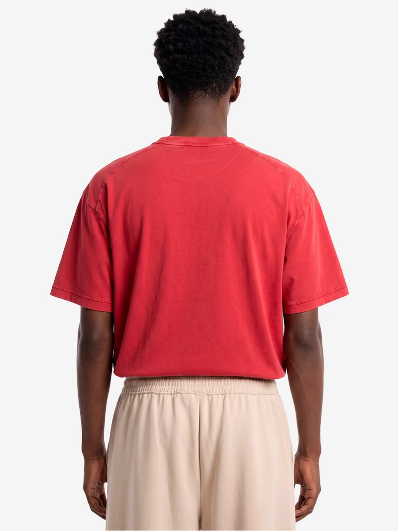 T-shirt rossa x Tyrrell Winston