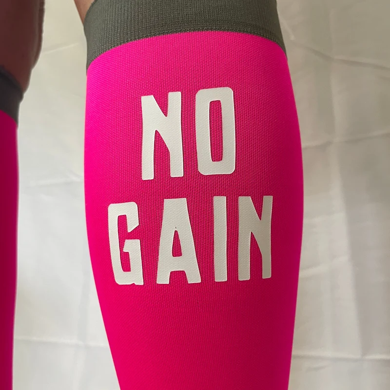Bergliebe® Compression Calf Sleeves (Beinlinge) - No Pain Magenta