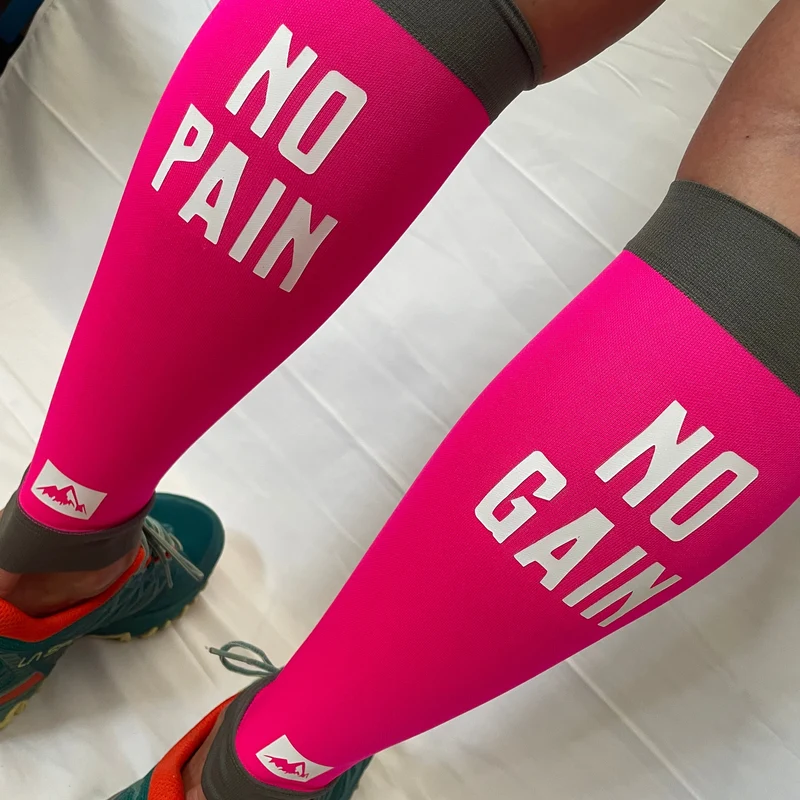 Bergliebe® Compression Calf Sleeves (Beinlinge) - No Pain Magenta
