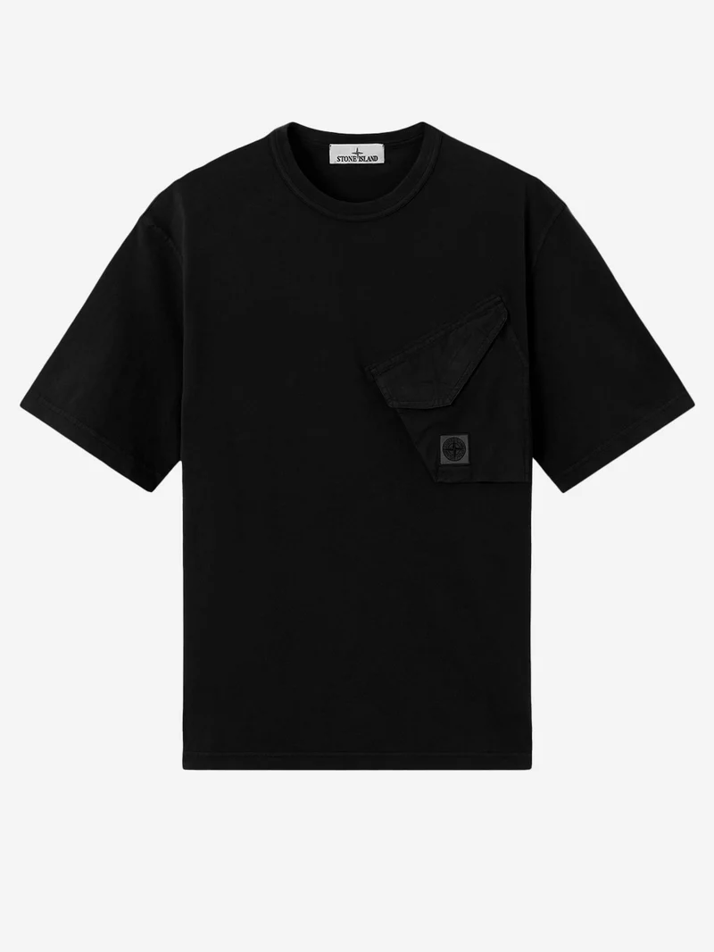 T-shirt nera con tasca a soffietto e patch Compass