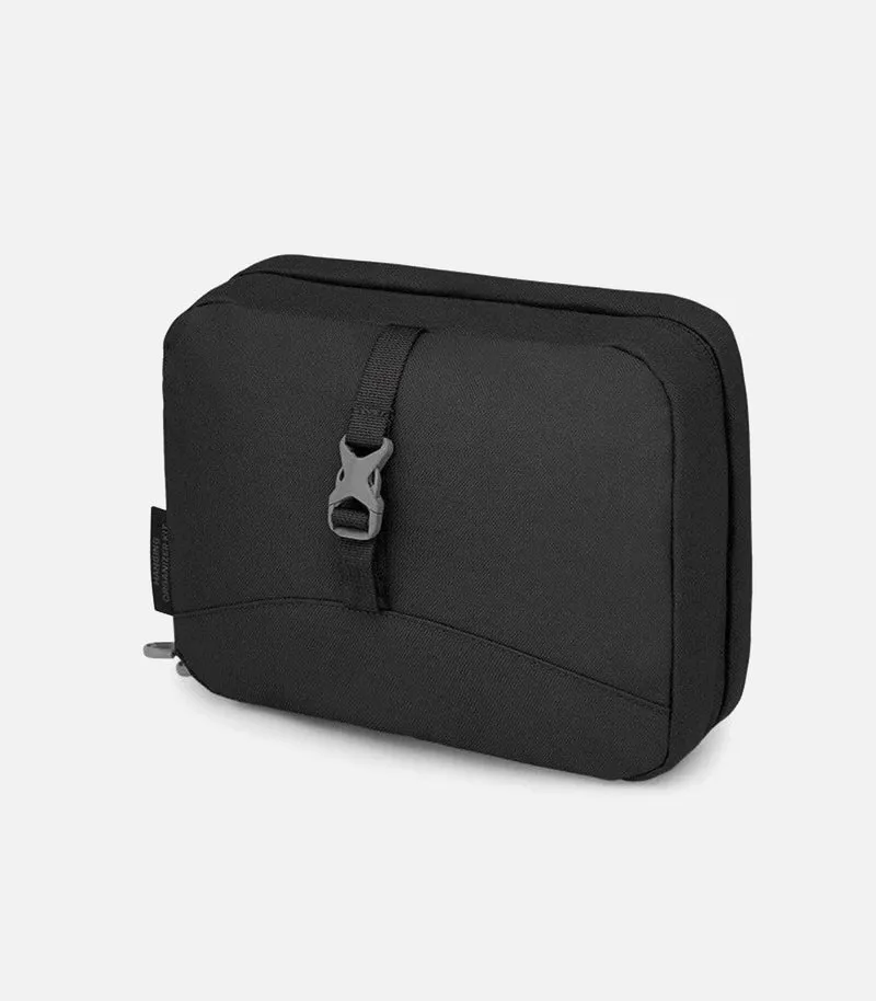 DAYLITE HANGING TOILETRY