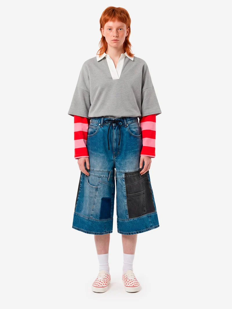 Bermuda denim con patchwork a doppio pannello blu e nero