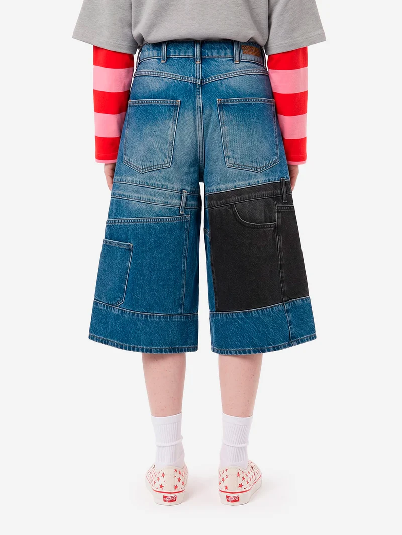 Bermuda denim con patchwork a doppio pannello blu e nero