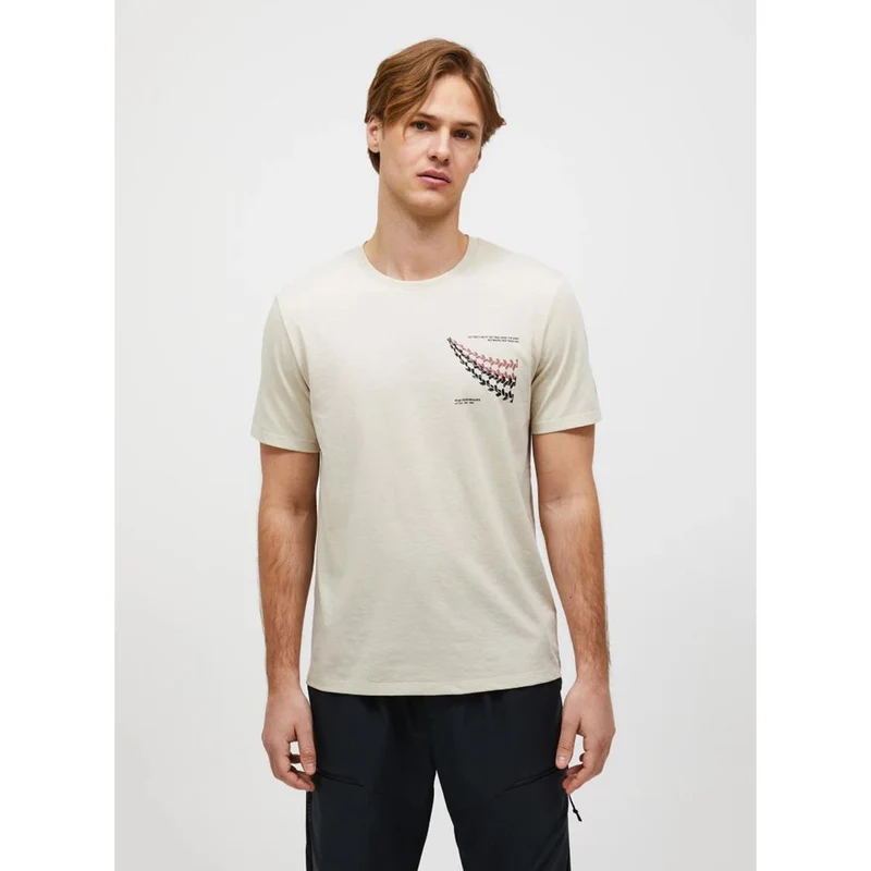 Peak Performance M Explore Graphic Tee sand fog wild rouge Herren T-Shirt
