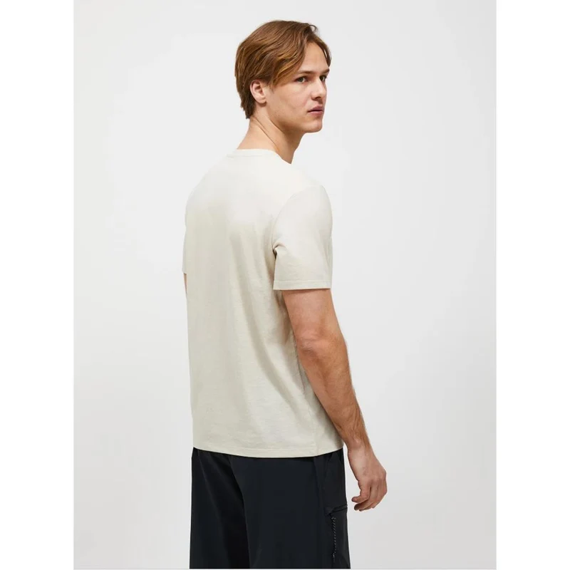 Peak Performance M Explore Graphic Tee sand fog wild rouge Herren T-Shirt