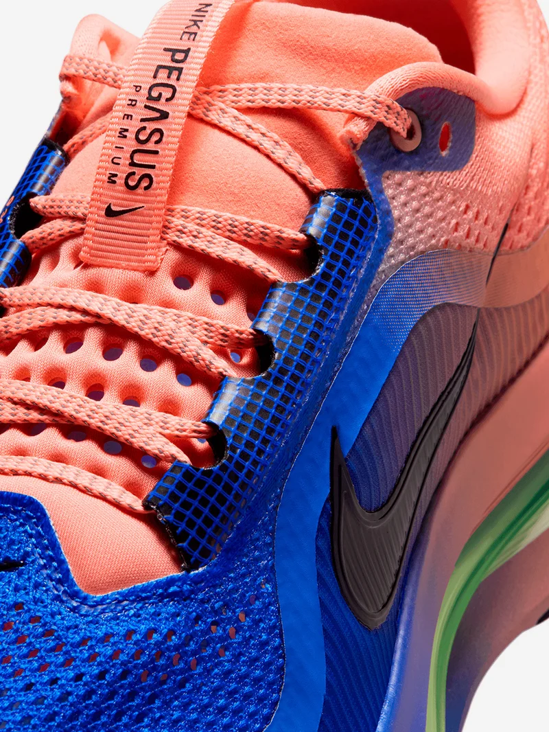 Pegasus Premium 'Racer Blue Atomic Pink' running