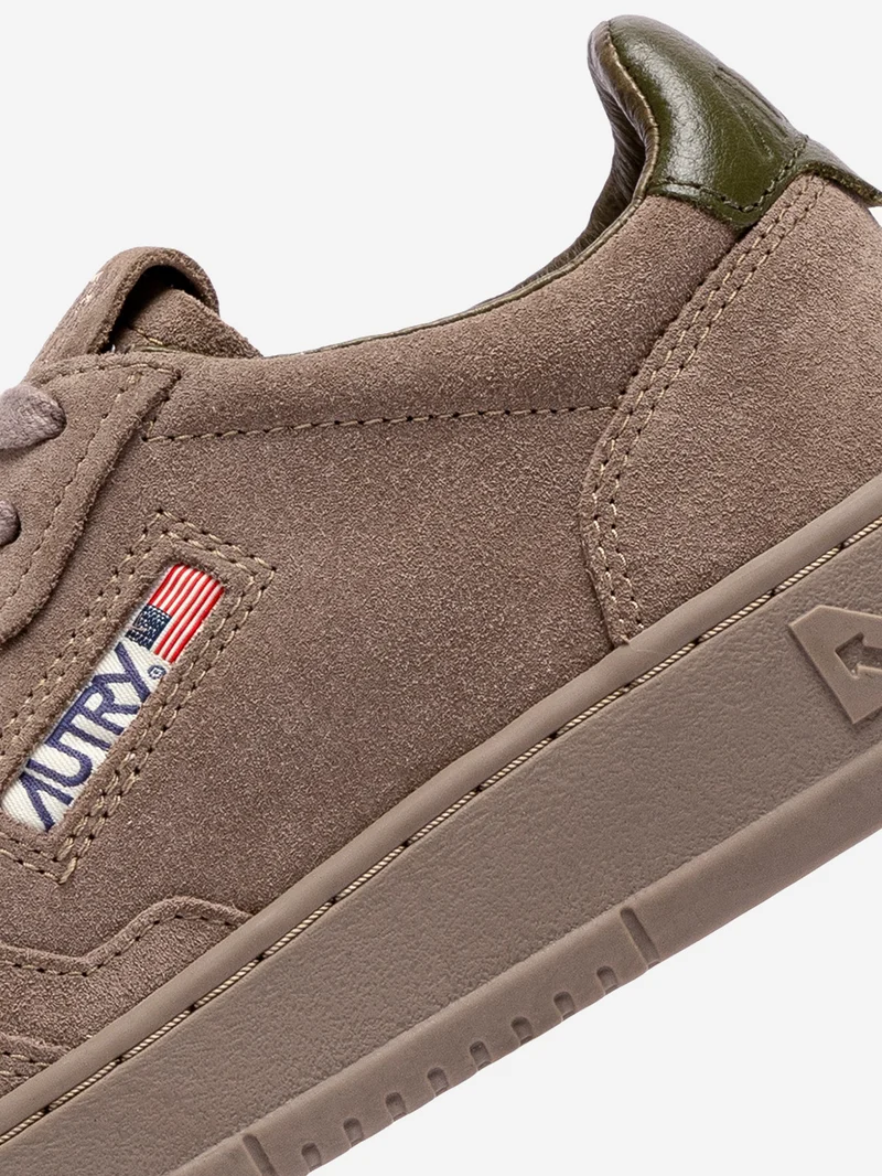 M Medalist Low in suede marrone antilope e talloncino verde