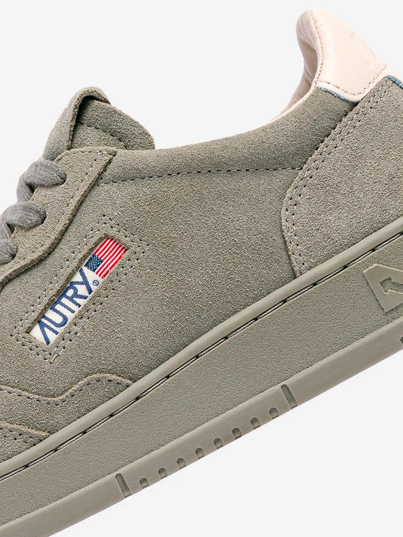 M Medalist Low in suede salvia con talloncino avorio