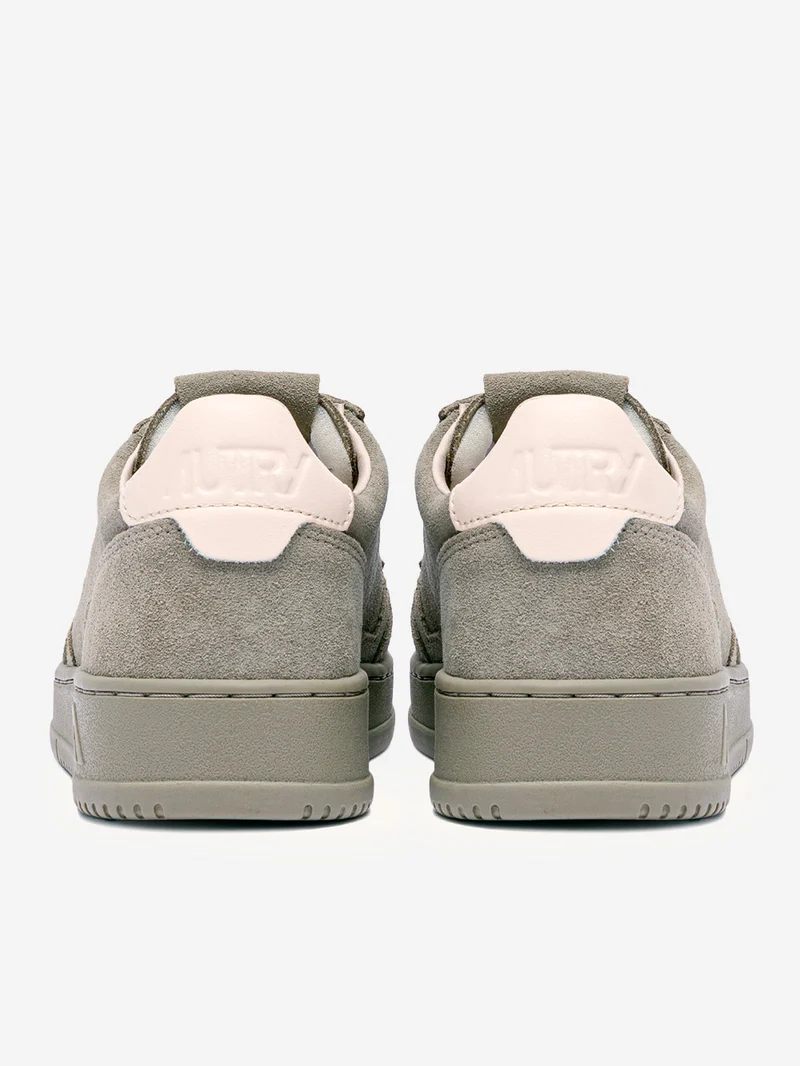 M Medalist Low in suede salvia con talloncino avorio