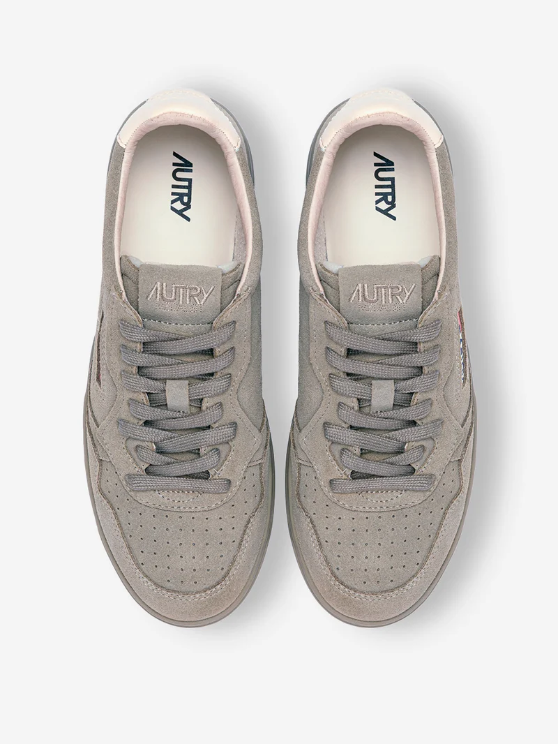 M Medalist Low in suede salvia con talloncino avorio