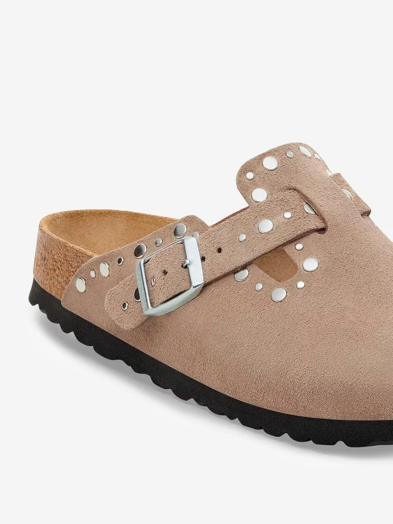Boston in suede taupe con rivetti