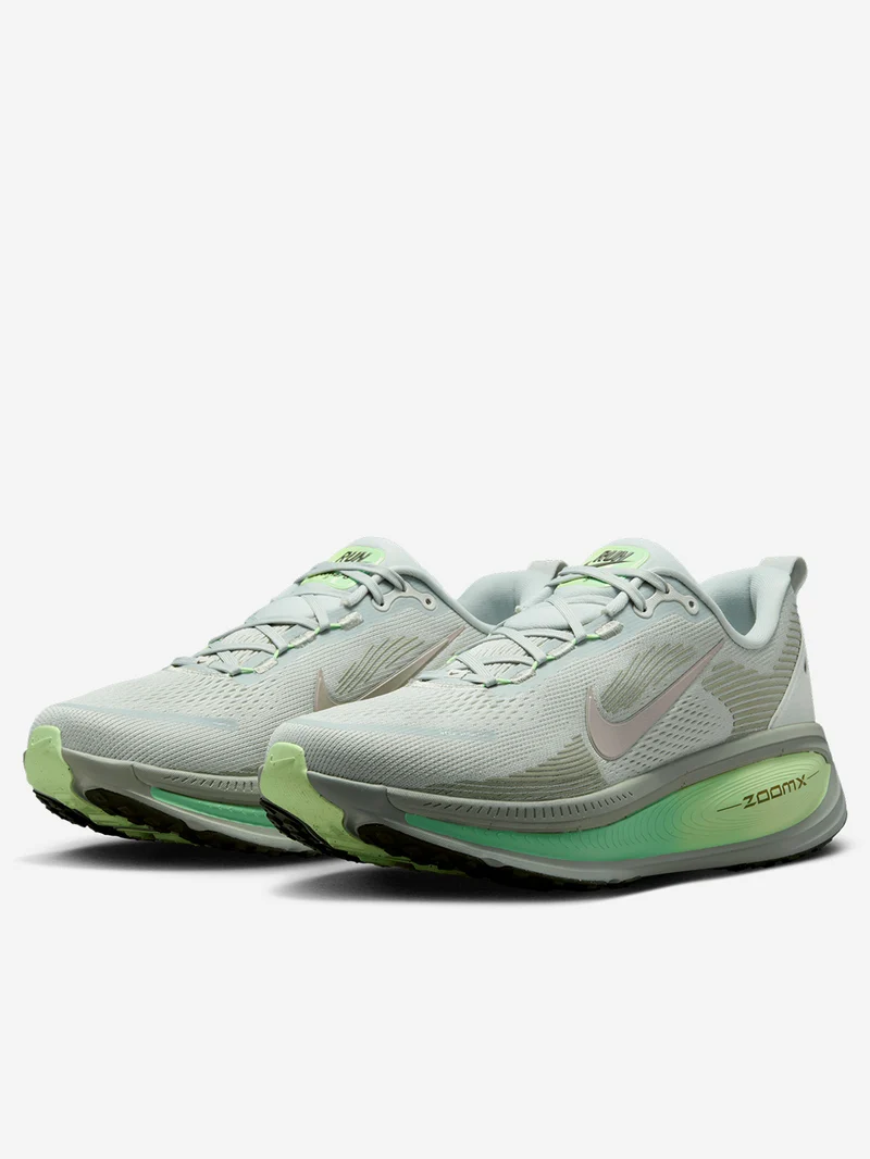 Vomero 18 'Light Silver Barely Volt' running