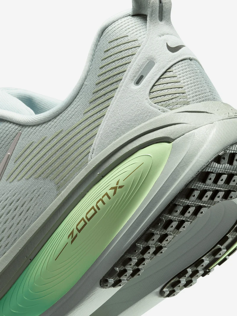 Vomero 18 'Light Silver Barely Volt' running