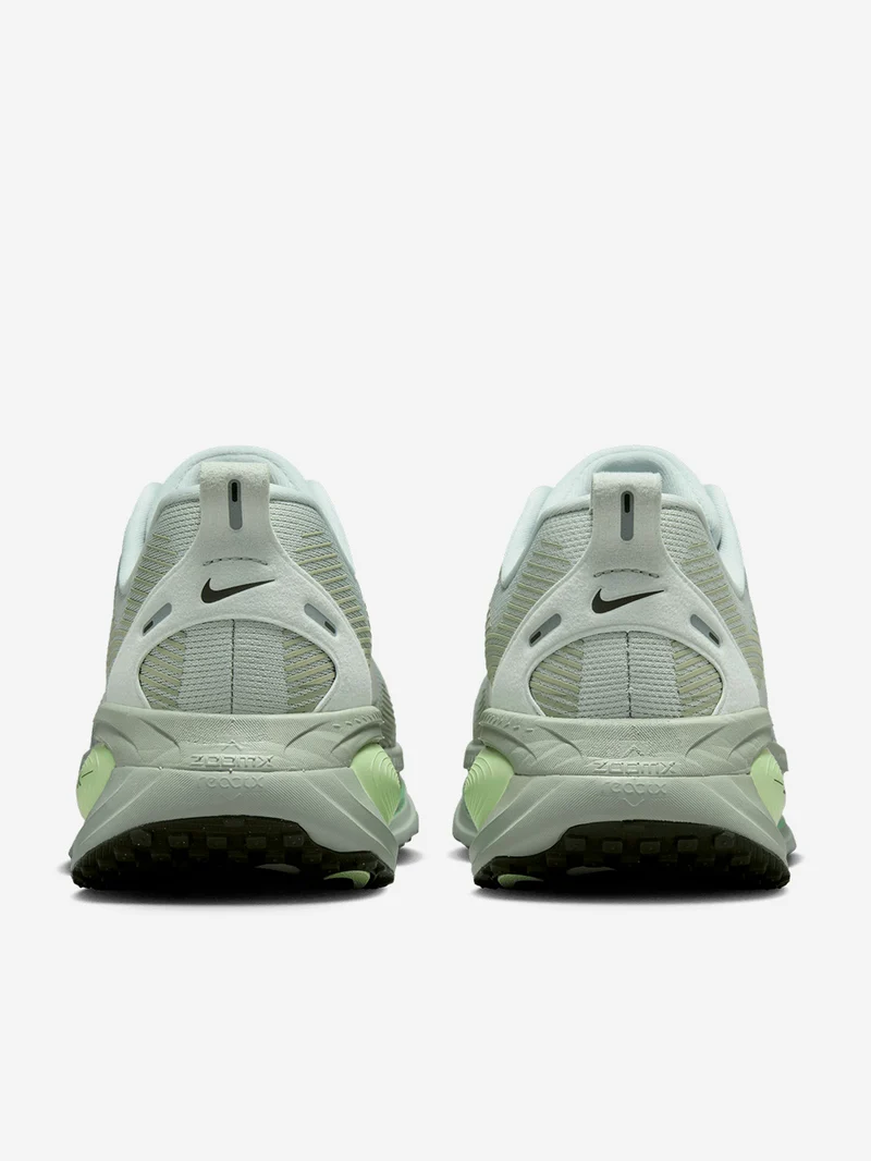 Vomero 18 'Light Silver Barely Volt' running