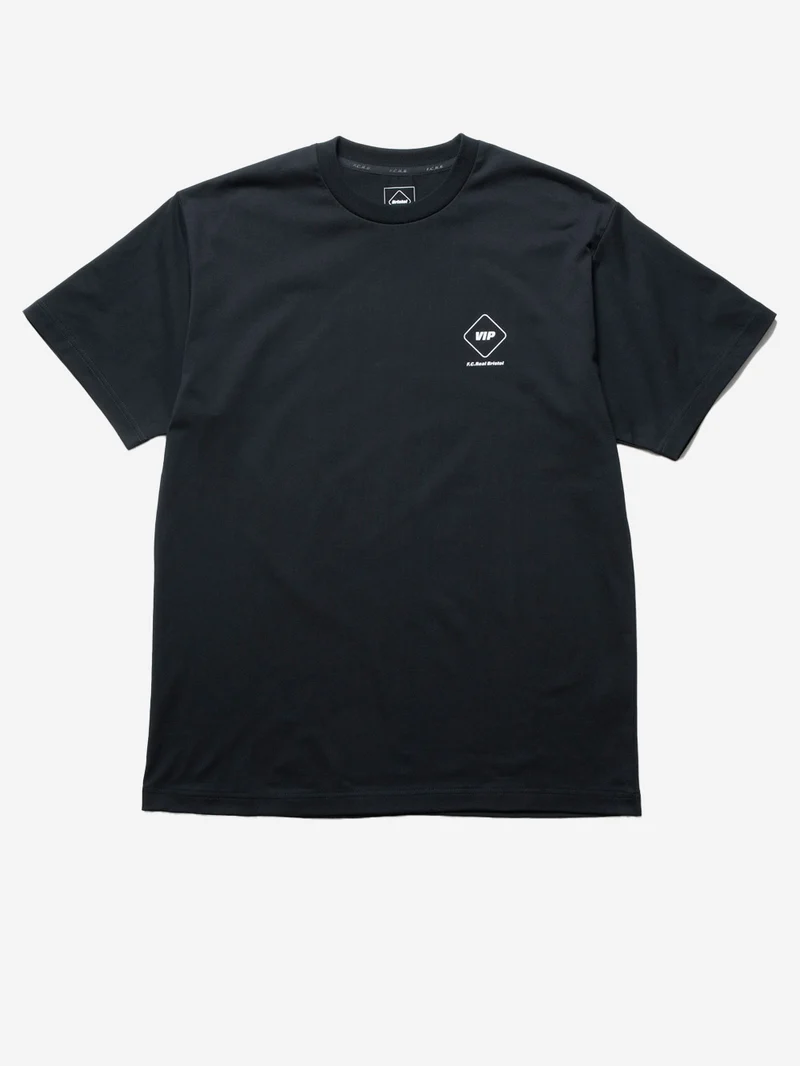 T-shirt nera con grafica VIP