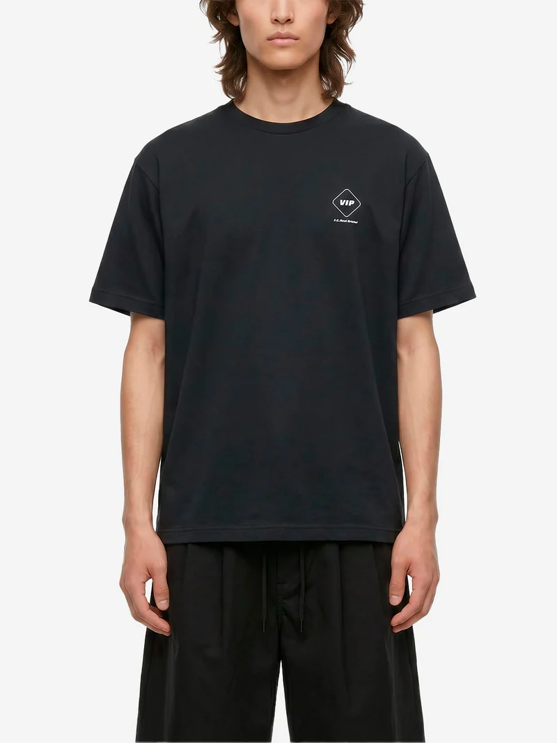 T-shirt nera con grafica VIP