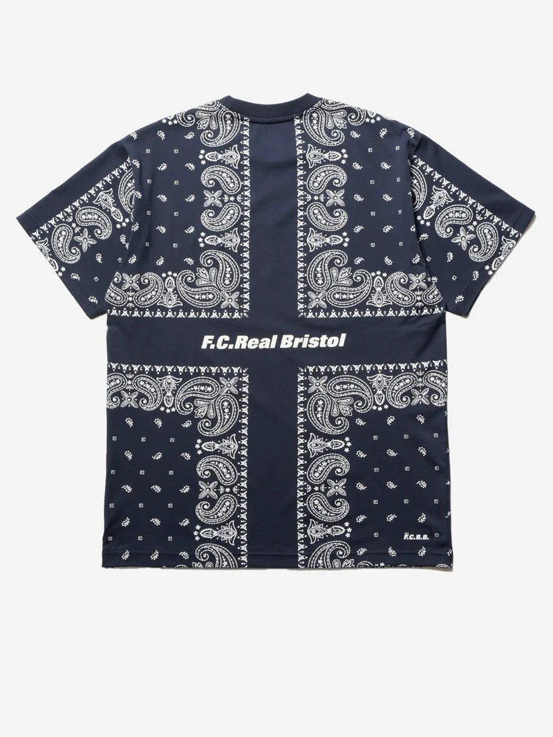 T-shirt blu con stampa bandana