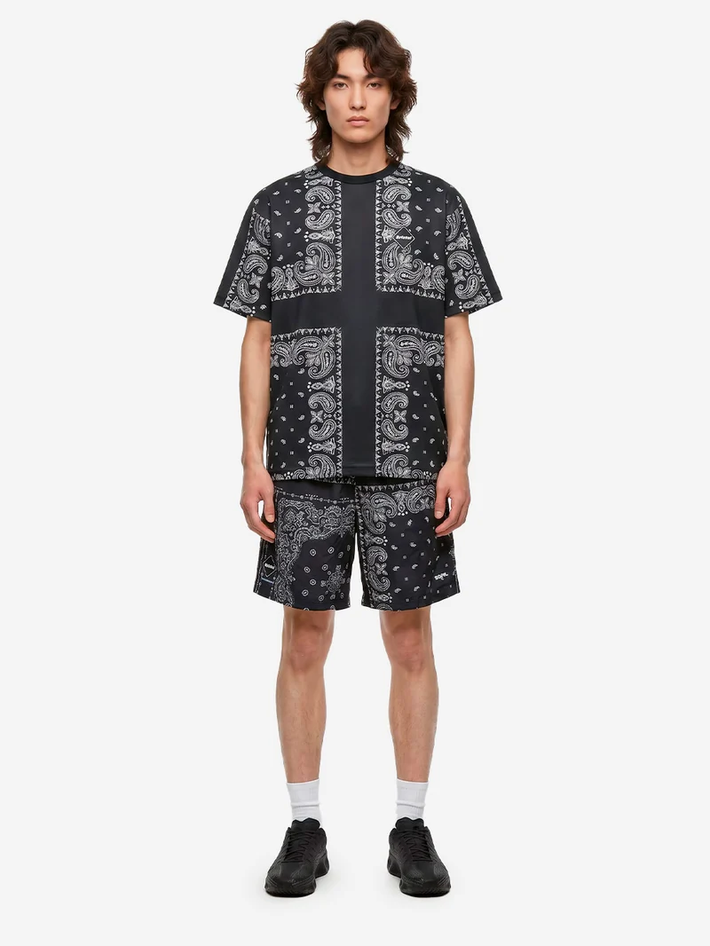 T-shirt nera con stampa bandana