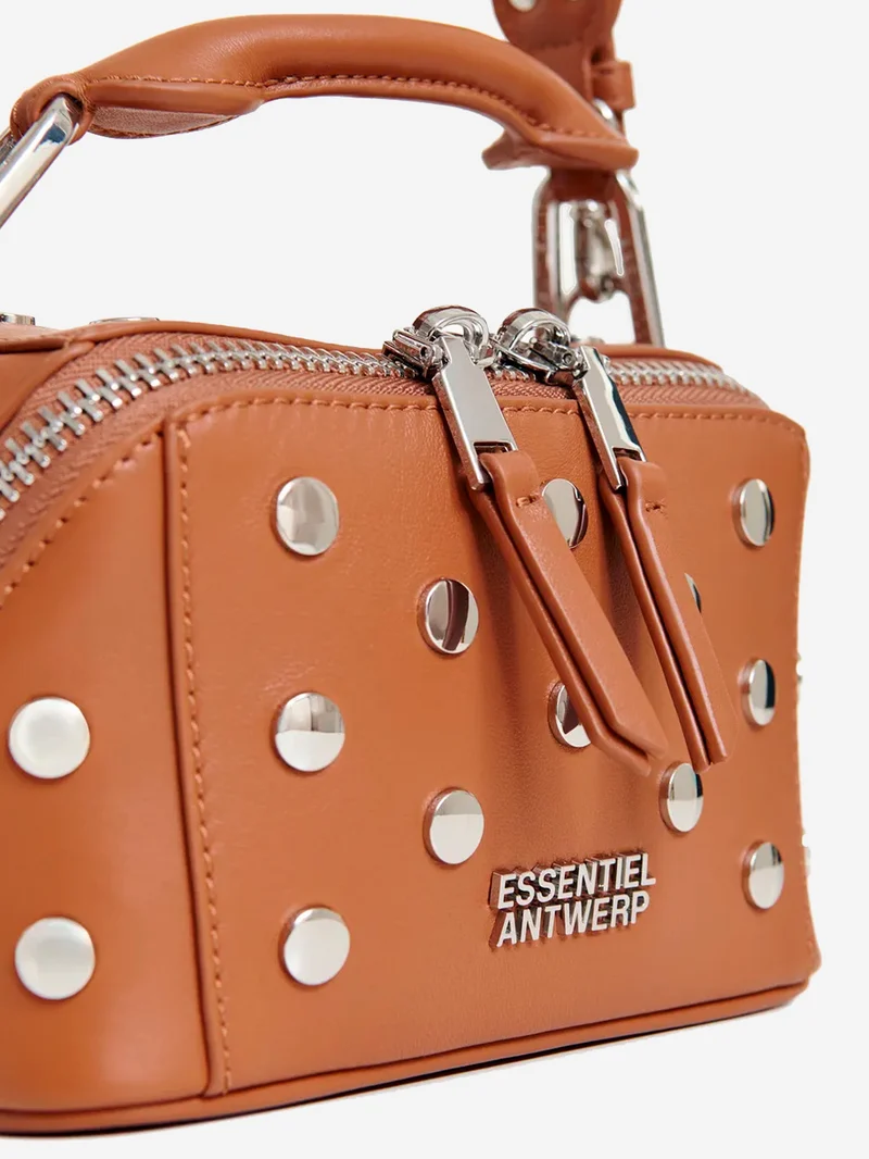 Mini borsa 'Bobbi' in pelle marrone con borchie