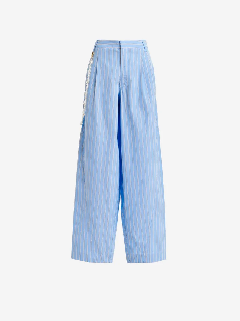 Pantaloni in cotone azzurro e bianco con gamba affusolata e cintura di perle staccabile