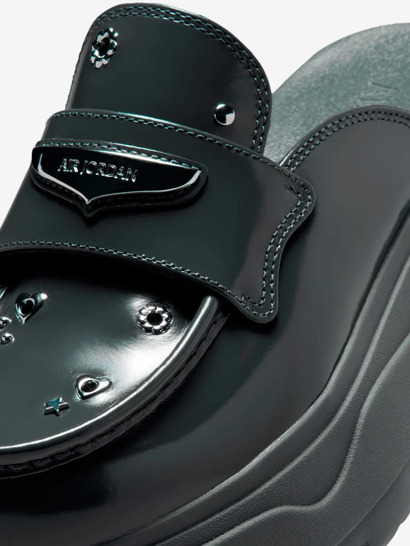 W Air Jordan mule in antracite con applicazioni