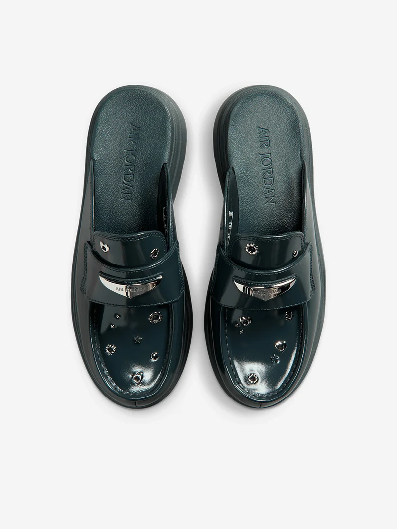 W Air Jordan mule in antracite con applicazioni