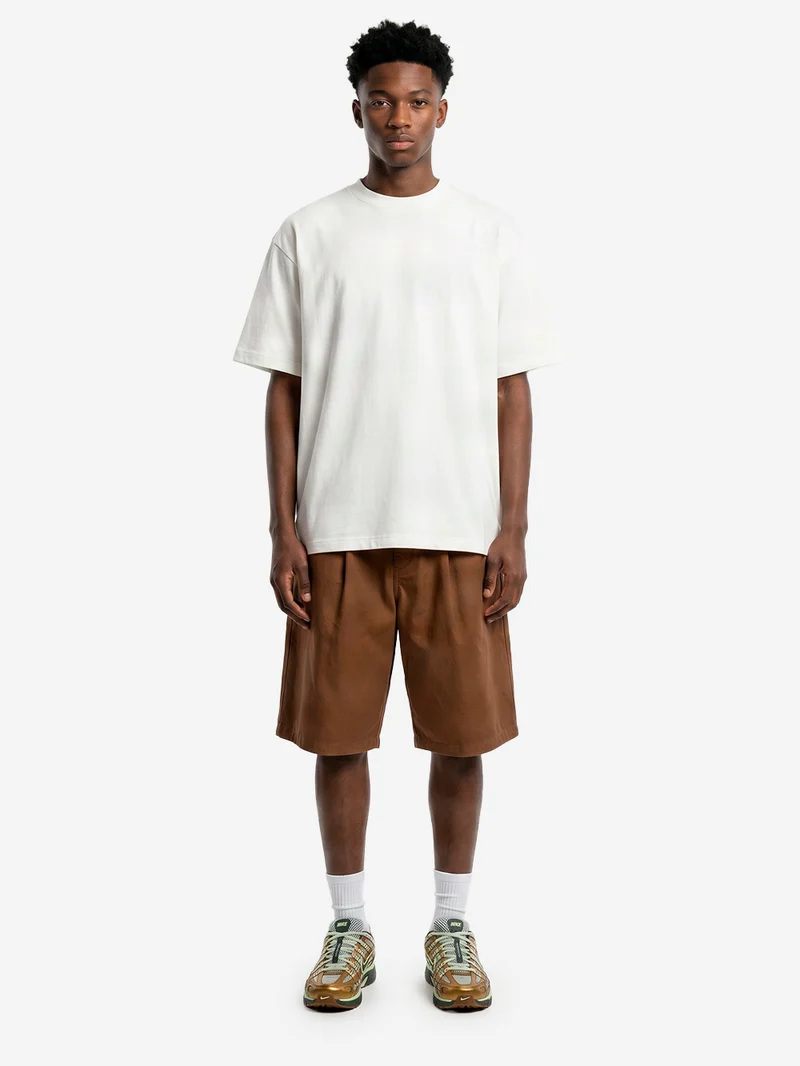 Shorts oversize marroni pleated con Swoosh