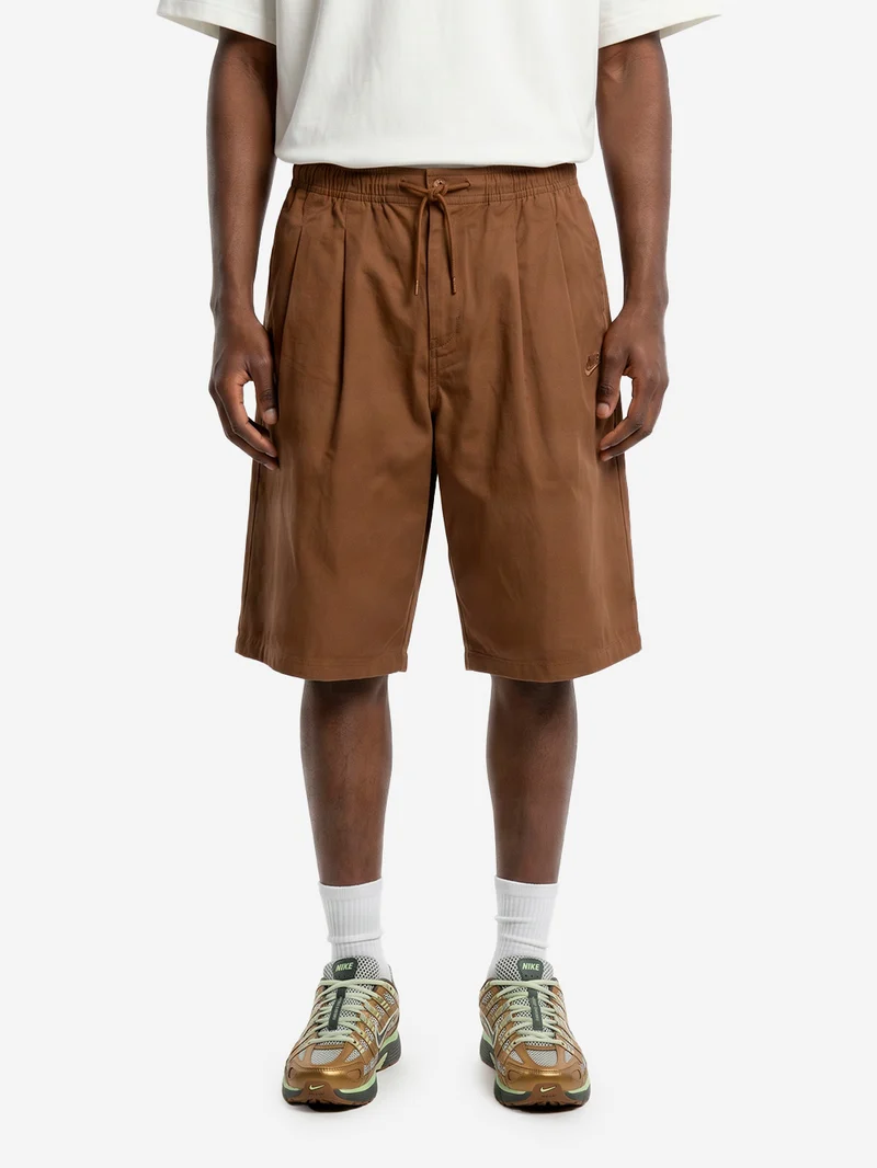 Shorts oversize marroni pleated con Swoosh
