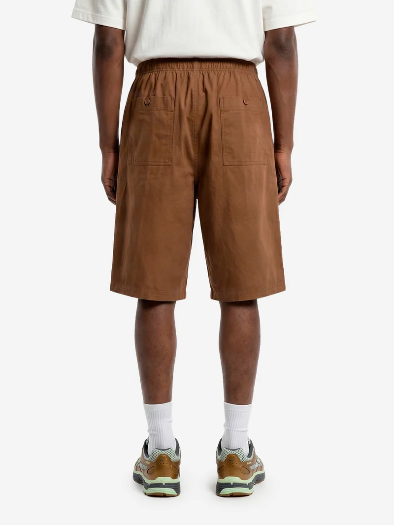 Shorts oversize marroni pleated con Swoosh
