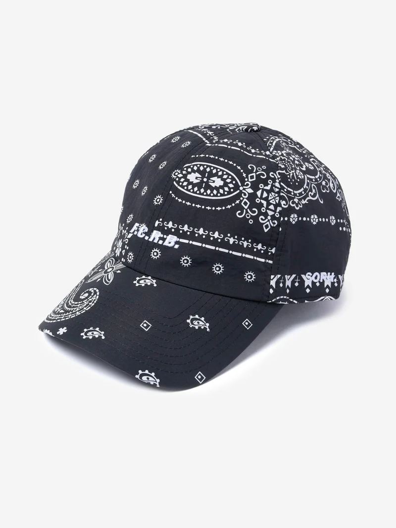 Cappello nero in nylon con stampa bandana