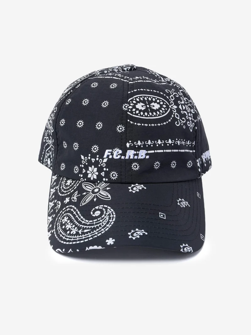 Cappello nero in nylon con stampa bandana