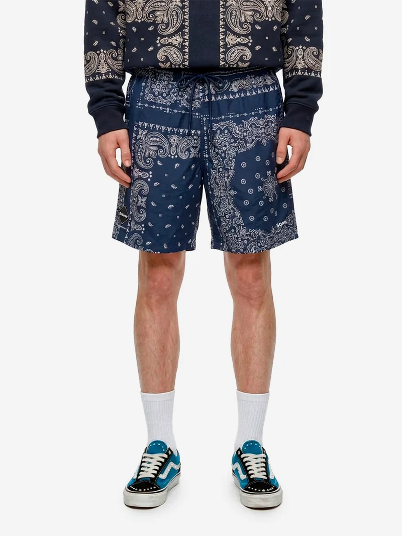 Shorts blu in nylon con stampa bandana