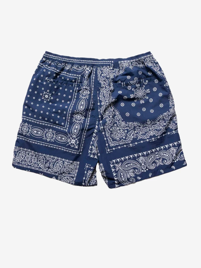 Shorts blu in nylon con stampa bandana