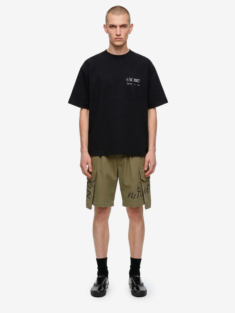 T-shirt nera in cotone con stampa 'Corporate'