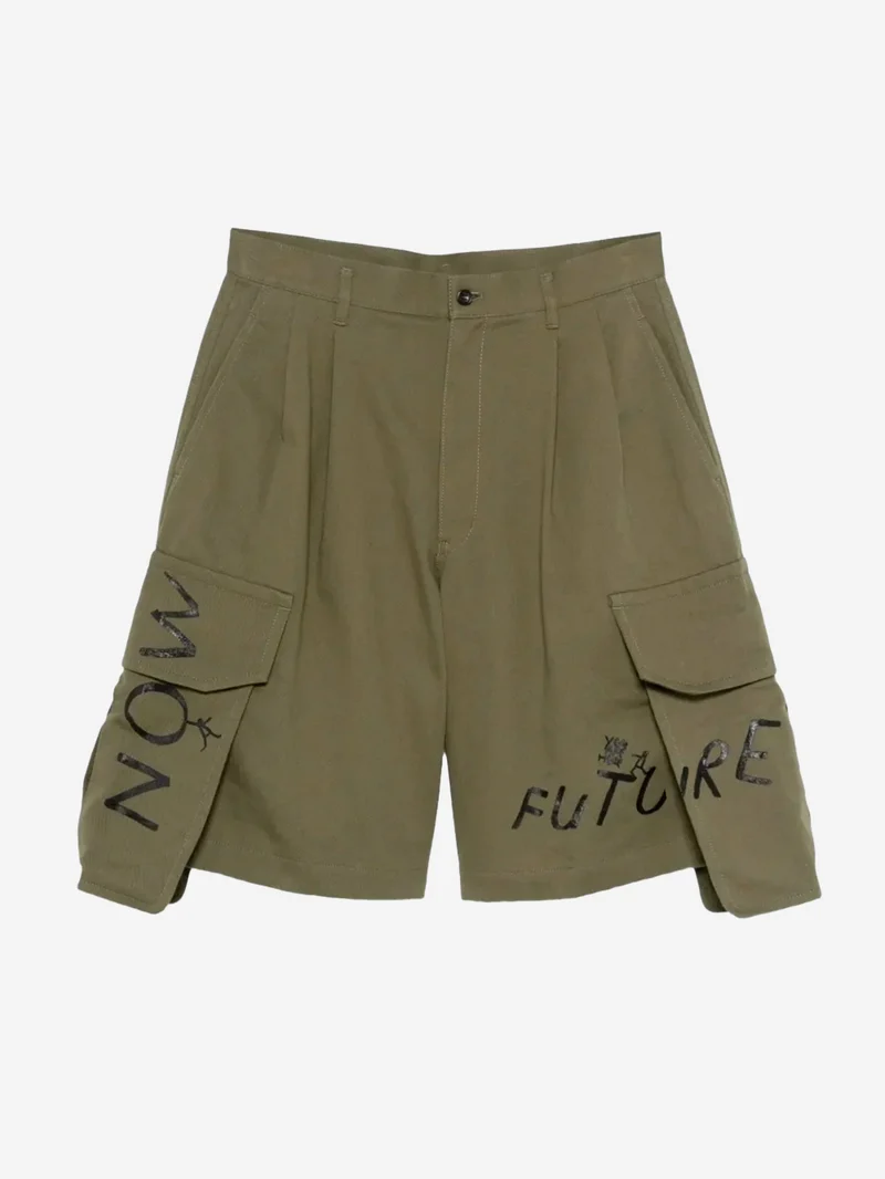Shorts khaki con tasche cargo wide e grafiche