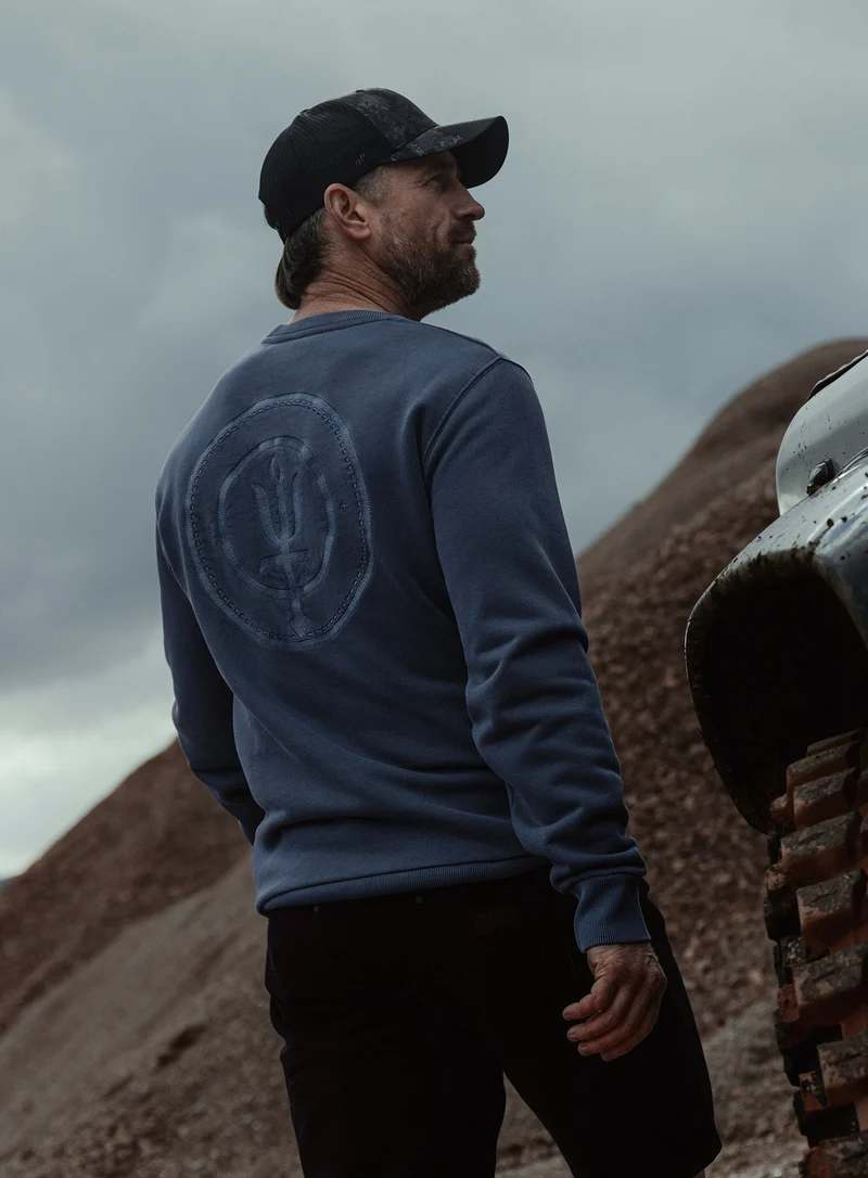 DISSIDENT-PULLOVER MIT PIGMENT-DYE-WASCHUNG