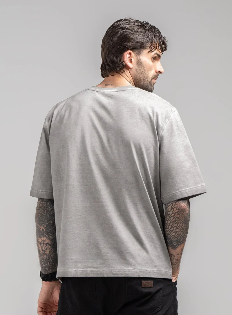 DISSIDENT-T-SHIRT MIT OIL-WASCHUNG