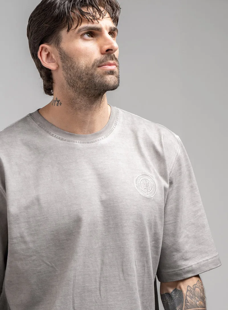 DISSIDENT-T-SHIRT MIT OIL-WASCHUNG