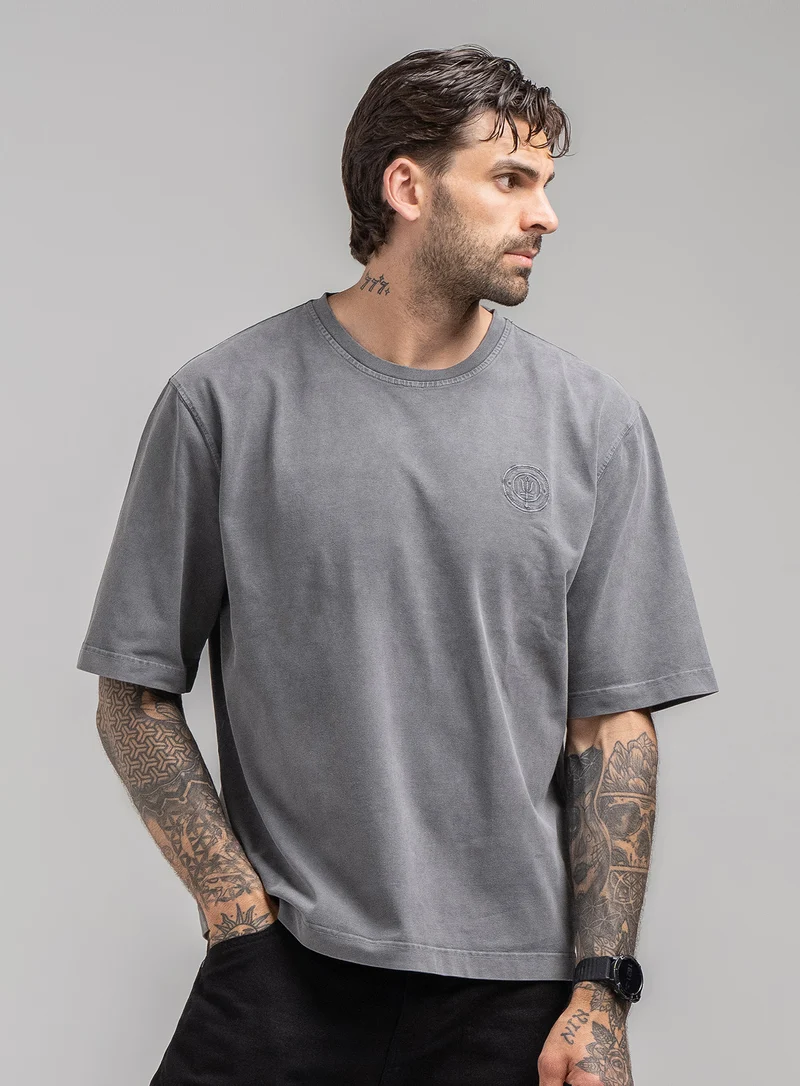 DISSIDENT-T-SHIRT MIT ACID-WASCHUNG