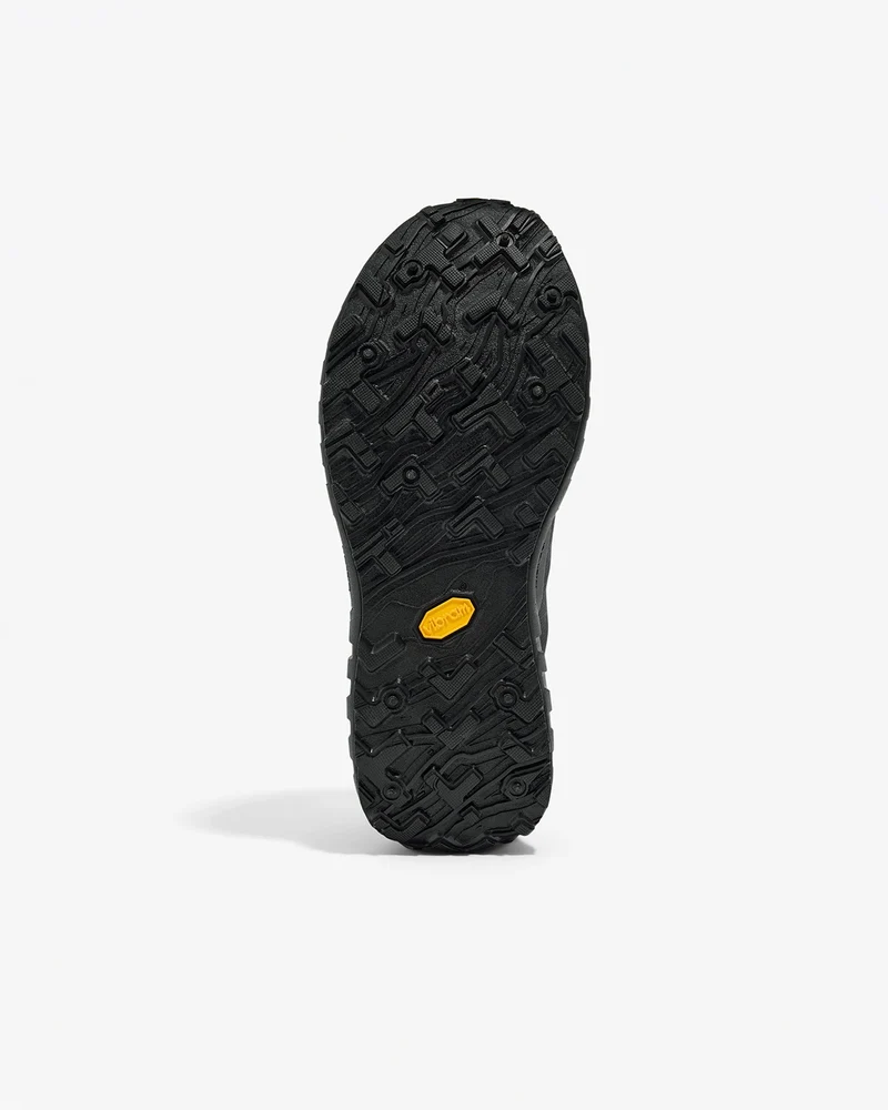Norda 001A Stealth Black