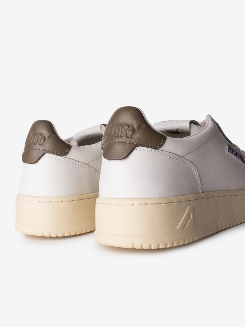 M Medalist Low in pelle bianca e talloncino choco