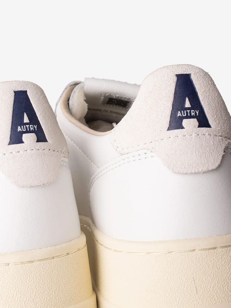 M Medalist Low in pelle bianca con logo in suede bianco
