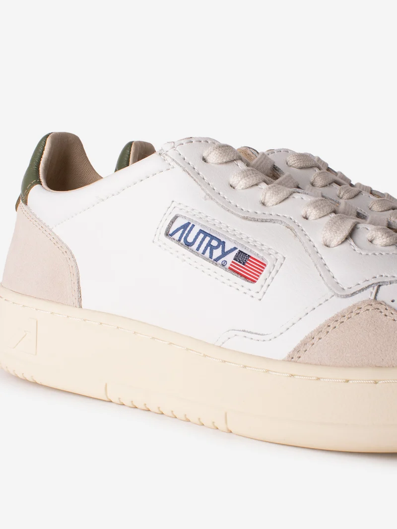 M Medalist Low in pelle bianca con suede e talloncino verde