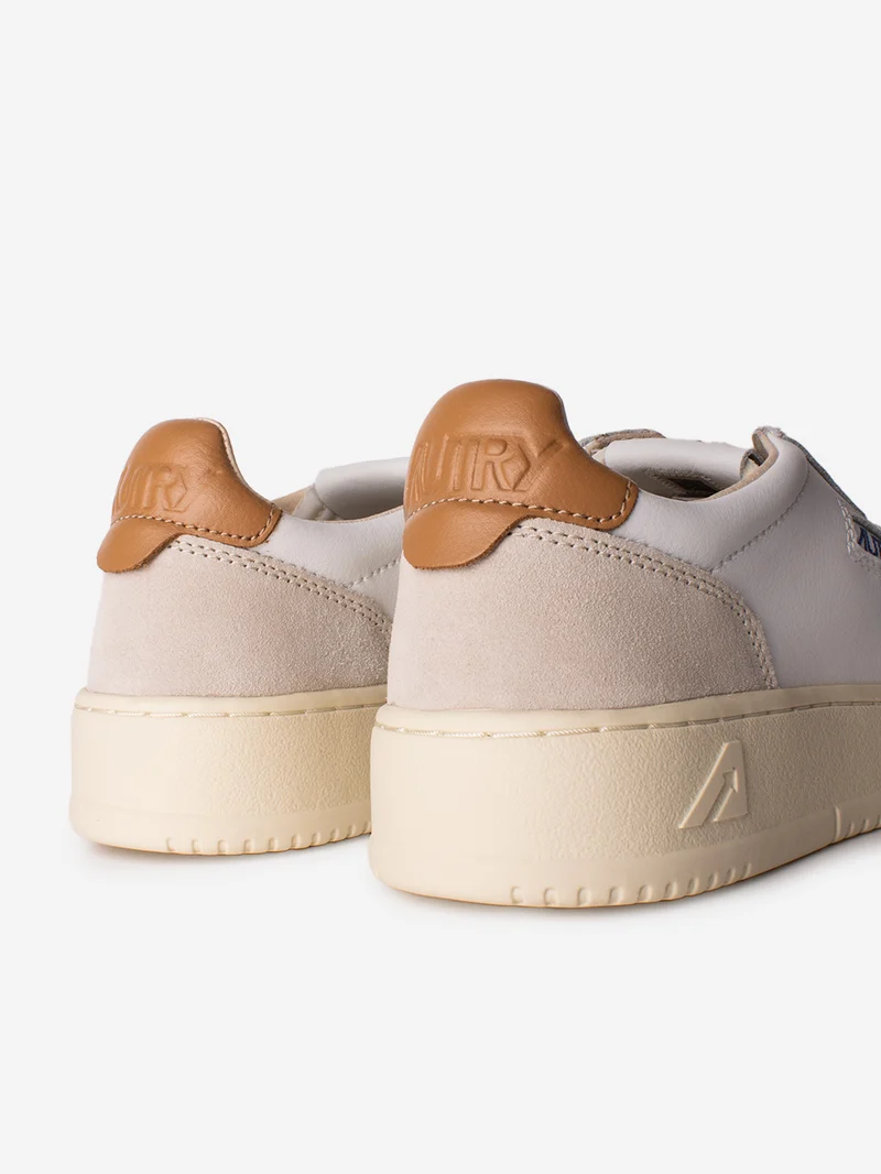 M Medalist Low in pelle bianca con suede e talloncino marrone chiaro