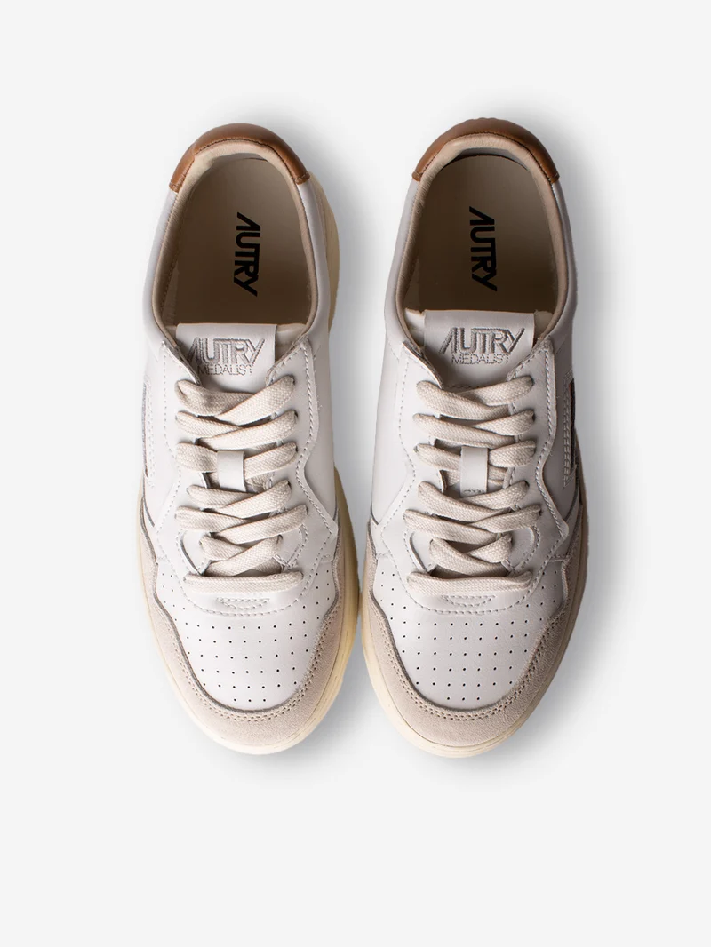 M Medalist Low in pelle bianca con suede e talloncino marrone chiaro