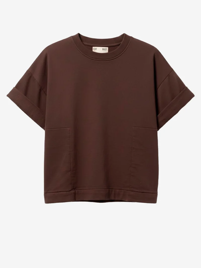 T-shirt boxy fit marrone con dettaglio risvoltato