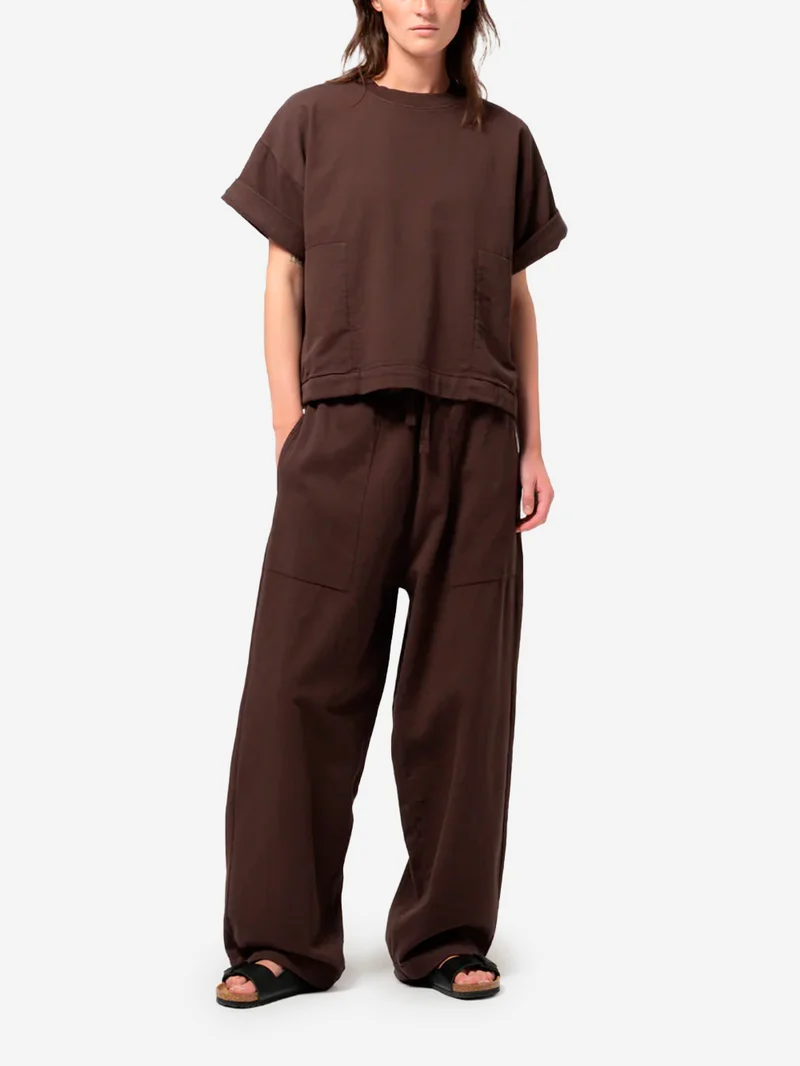 T-shirt boxy fit marrone con dettaglio risvoltato