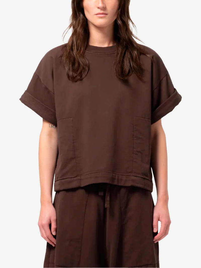 T-shirt boxy fit marrone con dettaglio risvoltato