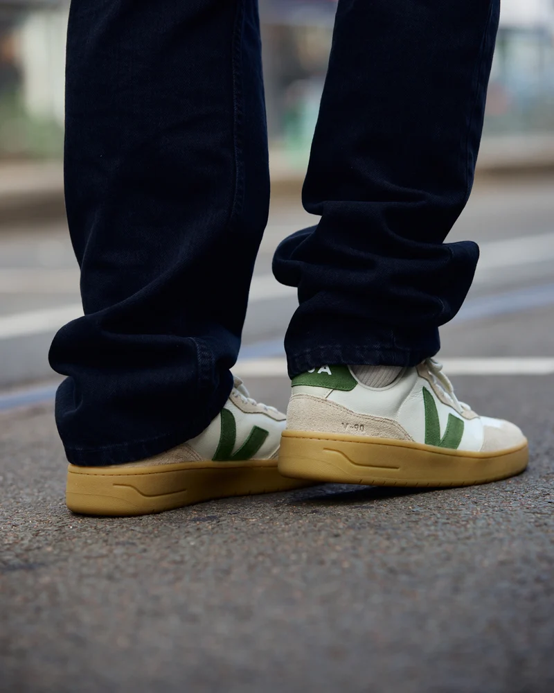Veja V-90 O.T. Leather Pure Kiwi / Almond Natural