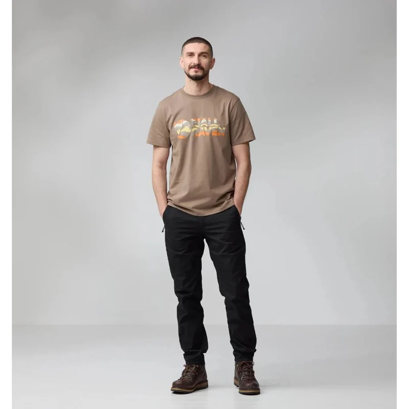 Fjäll Räven Multicolor Logo M suede brown Herren T-Shirt